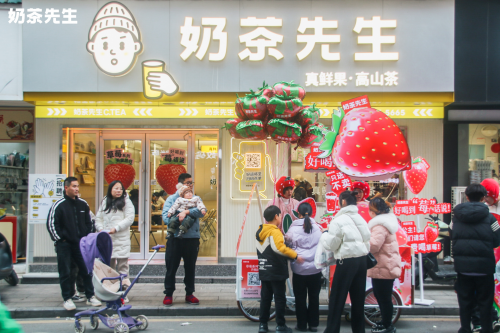 奶茶先生草莓车惊现黄梅！解锁营销新玩法